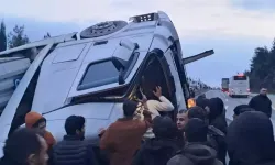 Faciadan Dönüldü! Devrilen TIR, Yolu 1,5 Saat Kapattı!