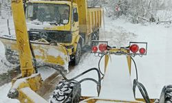 Erbaa’da Karla Mücadele Başladı, Kapanan Yollar Ekipler Tarafından Temizleniyor