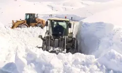 Karla Mücadele: 5 Metre Yüksekliğindeki Kar Yığınları Aşılıyor!