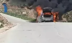 Seyir Halindeki Otomobil Alev Aldı, Kullanılamaz Hale Geldi