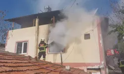 Alkollü Kadın Evi Kundakladı, Mahalle Sokağa Döküldü!