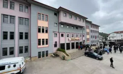 Okulda Feci Kaza! 12. Sınıf Öğrencisi 4. Kattan Düştü, Hastaneye Kaldırıldı!