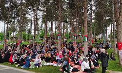 Erbaa’da Filistinli Anneler İçin Oturma Eylemi Düzenlendi