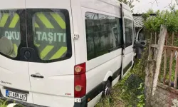 Feci Kaza! İşçileri Taşıyan Minibüs, Park Halindeki Cip ile Ağaca Çarptı!