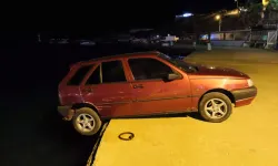 Geri Manevra Yapan Otomobil Restoran Masalarına Daldı, Denize Uçmaktan Son Anda Kurtarıldı