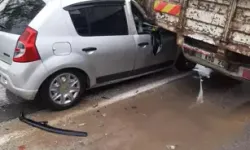 Yağış Kazayı Beraberinde Getirdi: Otomobil Park Halindeki Kamyona Çarptı, 1 Yaralı