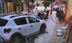 Kaldırıma Çıkan Otomobil Panik Yarattı: Kaza Anı Kamerada