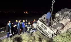 Kamyonet Devrildi: Şoför Hayatını Kaybetti, Bir Kişi Yaralandı