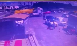 Facianın Eşiğinden Dönüldü: Hafriyat Kamyonu Otomobilin Üzerine Devrildi