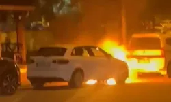 Park Halindeki Otomobil Alev Alev Yandı