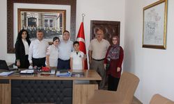 Bursluluk Sınavında Tam Puan Alan Öğrenciler Ödüllendirildi