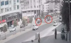 Yaya Geçidinde Otomobil ile 3 Tekerlekli Motosiklet Çarpıştı: 2 Yaralı