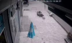 Adana’da Motosiklet Kazası: 2 Genç Ağır Yaralandı, O Anlar Kamerada