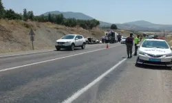 Kilis'te İki Otomobilin Çarpıştığı Kazada 8 Kişi Yaralandı
