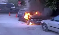 Park Halindeki Otomobilde Yangın Çıktı