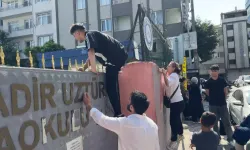 YKS Gerginliği: Kapı Kapandı, Adaylar İçeri Giremedi