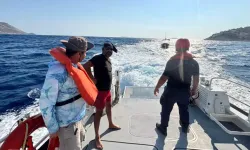 Makine Arızası Yapan Teknedeki 2 Kişi Sahil Güvenlik Tarafından Kurtarıldı