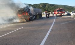 Tokat-Sivas Karayolunda TIR Yangını: Araç Kullanılamaz Hale Geldi