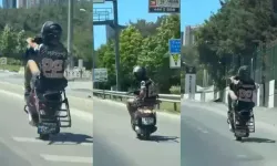 Motosikletli Tek Teker Üzerinde Trafiği Tehlikeye Attı