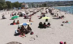 Sıcak Havanın Keyfini Albatros Plajı’nda Çıkardı