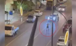 Yoldan Geçen Araçlara Saldırdı, Polis Biber Gazıyla Etkisiz Hale Getirdi