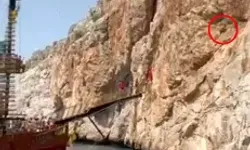 3 Gün Mahsur Kalan Keçiyi Tur Teknesi Çalışanları Kurtardı