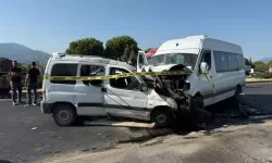 İşçi Servisi ile Hafif Ticari Araç Çarpıştı 1 Ölü, 13 Yaralı