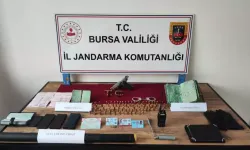 Bursa`da Şüpheli Araçta Sahte Basın Kartı, Silah ve Tarihi Eserler Ele Geçirildi