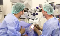 Göz Cerrahisinin Kalbi İstanbul’da Attı 200’ü Aşkın Hekim Canlı Ameliyatlarda Buluştu