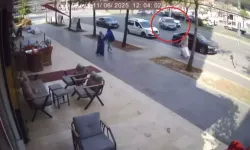İki Otomobil Çarpıştı: Kaza Anı Kamerada