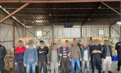 Göçmen Kaçakçılığı Operasyonu: 3 Organizatör Tutuklandı, 8 Göçmen Sınır Dışı Ediliyor