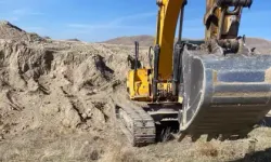 Ekskavatörle Kaçak Kazı Yapan 4 Kişi Suçüstü Yakalandı