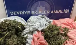 Araçta Çarşaflara Gizlenmiş 695 Gram Esrar Ele Geçirildi: 1 Gözaltı