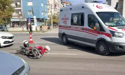 Motosiklet Otomobille Çarpıştı: Sürücü ve Eşi Yaralandı