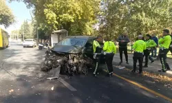 Hafif Ticari Araç Refüje Çarptı: Sürücü Ağır Yaralandı