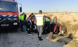 Otomobil Kamyonla Çarpıştı: Sürücü Hayatını Kaybetti, 1 Yolcu Yaralandı