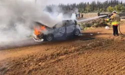 Seyir Halindeyken Alev Alan Otomobil Kullanılamaz Hale Geldi