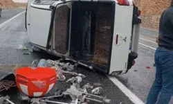 Kamyonet Yağış Nedeniyle Yan Yattı: Yaralanan Yok