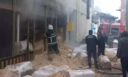 Saman Deposunda Yangın: İtfaiye Müdahalesiyle Söndürüldü