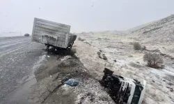 Kar Kazası: TIR Şarampole Devrildi, Sürücü Ağır Yaralandı