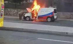 Hafif Ticari Araç Alev Alev Yandı