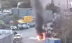 Park Halindeki Hafif Ticari Araç Alev Alev Yandı