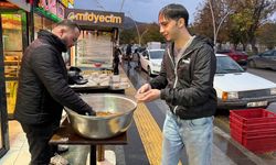 Tokat’ta Şehitler İçin Helva Dağıtıldı