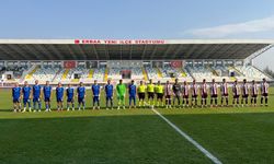 Erbaaspor, Hocasız Sahaya Çıktı, İnegölspor 5 Golle Kazandı