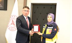 Tokat’ta Bebeğin Hayatını Kurtaran 112 Görevlisi Rabia Aktaş’a Plaket