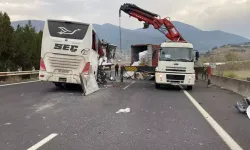 Yolcu Otobüsü Park Halindeki TIR’a Çarptı: 7 Ölü, 11 Yaralı