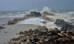 Fırtına: 4 Metrelik Dalgalar Balıkçıları Denizde Engelledi