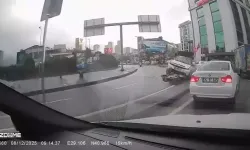 Otomobil Motosiklete Çarptı, Sürücü Ölümden Döndü