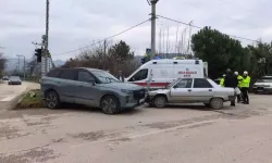 Kırmızı Işıkta Geçen Araç Cip ile Çarpıştı: 2 Yaralı