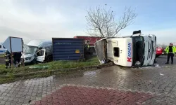 TIR Minibüse Çarptı: 1’i Çocuk 5 Yaralı